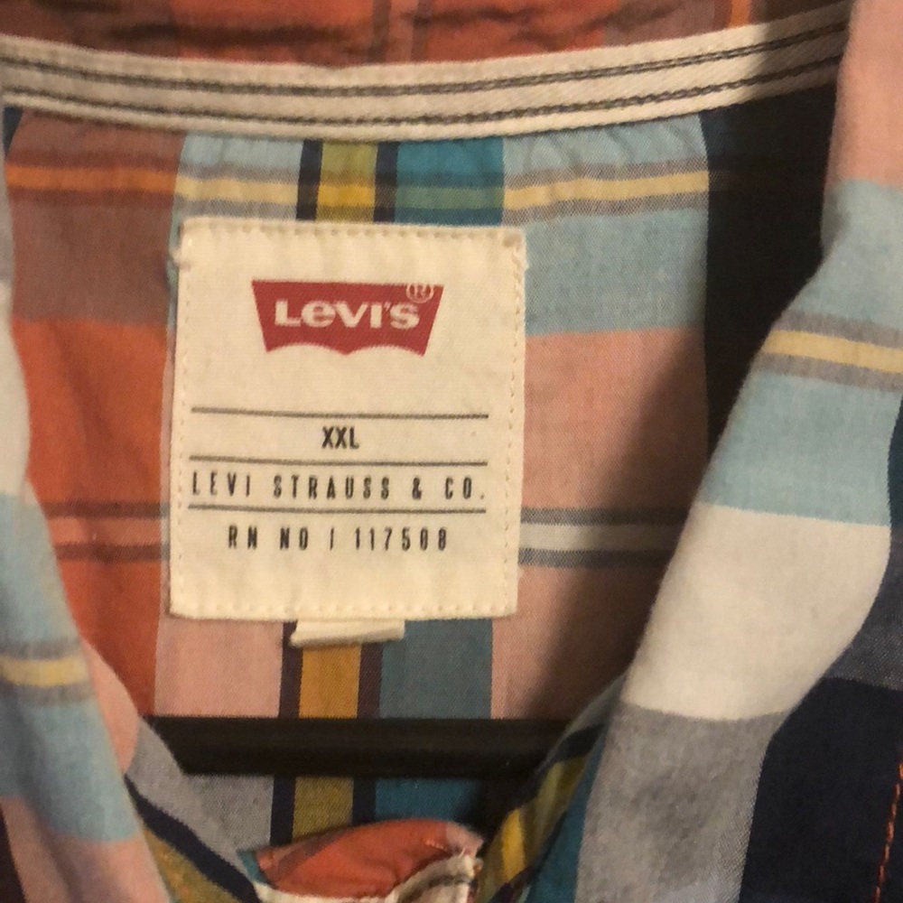Levi’s Button Up - Picture 2 of 3